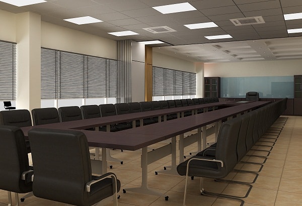 Phòng họp được thiết kế đơn giản với bàn dài và ghế da cao cấp
